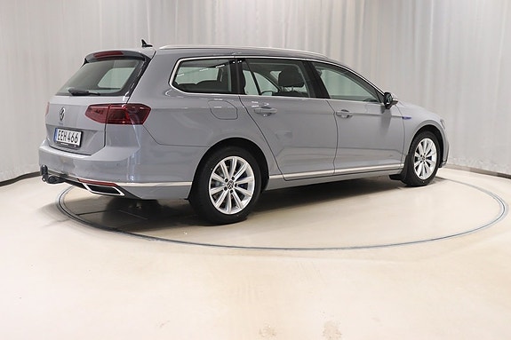 Volkswagen Passat 4 of 12