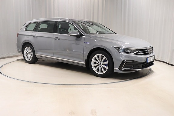 Volkswagen Passat 3 of 12