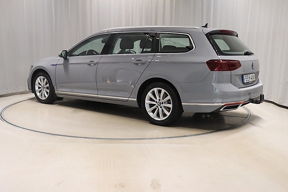 Volkswagen Passat 6 of 12
