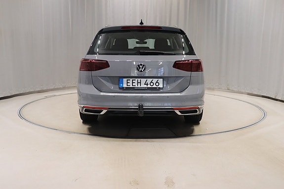 Volkswagen Passat 5 of 12