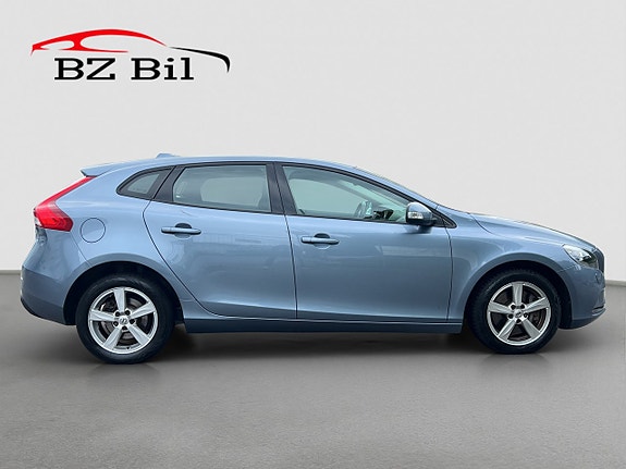 Volvo V40 6 of 21