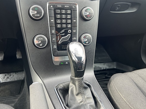 Volvo V40 15 of 21