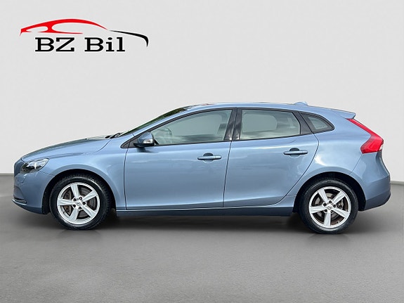 Volvo V40 2 of 21