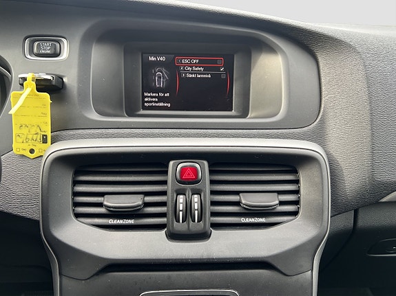 Volvo V40 16 of 21