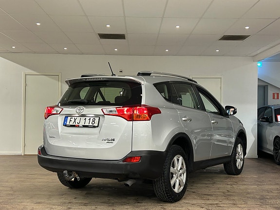 Toyota RAV4 9 of 19