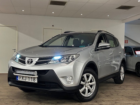 Toyota RAV4 3 of 19