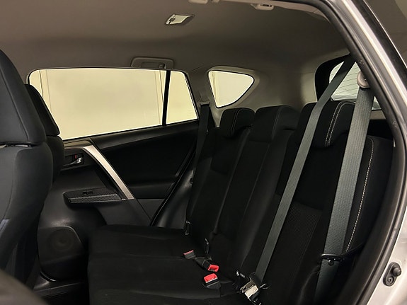 Toyota RAV4 16 of 19
