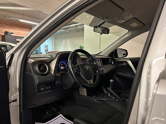 Toyota RAV4 13 of 19