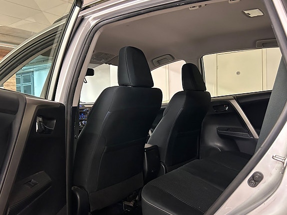 Toyota RAV4 15 of 19