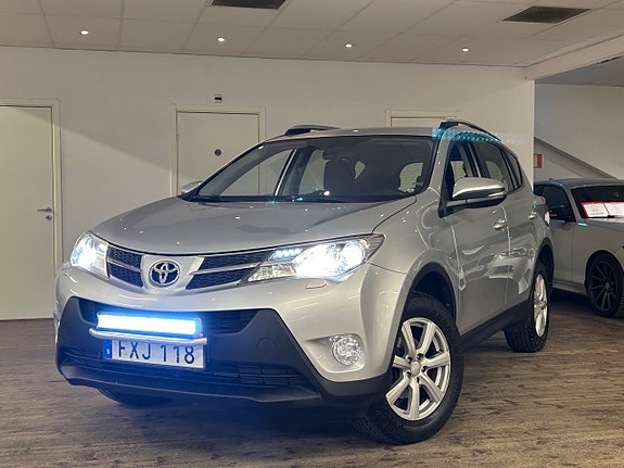 Toyota RAV4 4 of 19