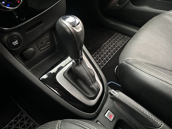Renault Clio 17 of 30
