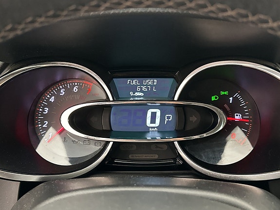Renault Clio 27 of 30