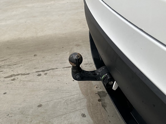 Tesla Model Y 11 of 30