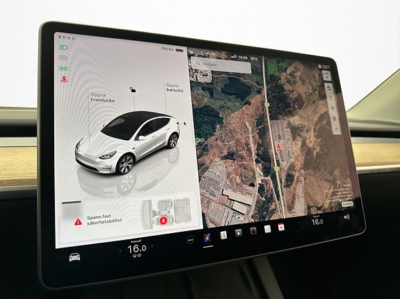 Tesla Model Y 22 of 30