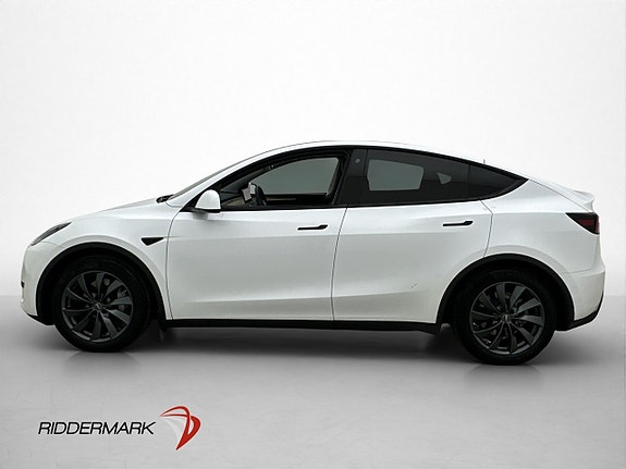 Tesla Model Y 5 of 30