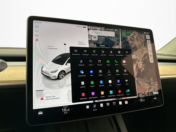 Tesla Model Y 23 of 30