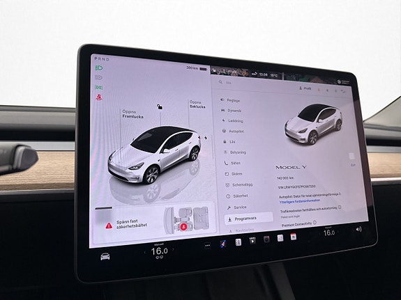 Tesla Model Y 27 of 30