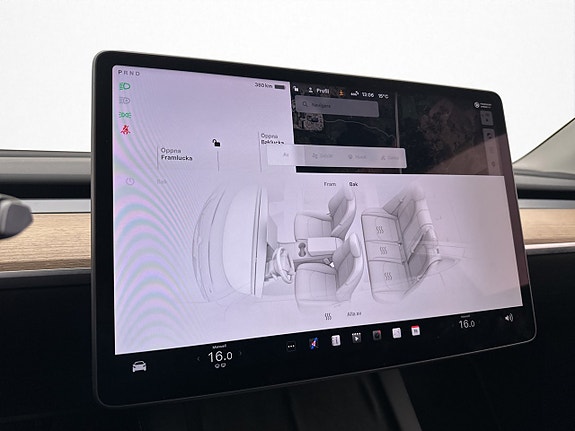 Tesla Model Y 24 of 30