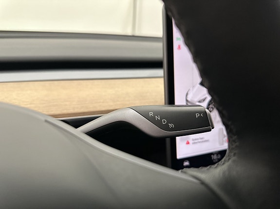 Tesla Model Y 21 of 30