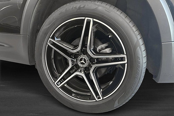 Mercedes-Benz GLB200 11 of 12