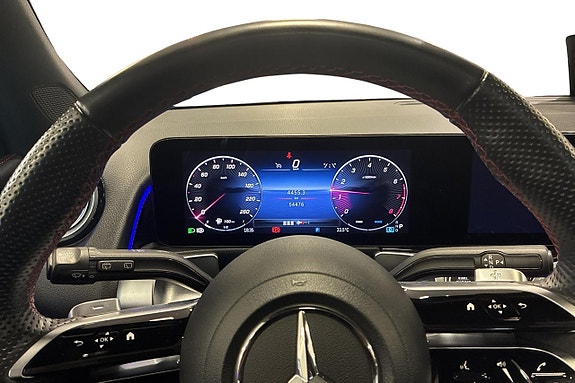 Mercedes-Benz GLB200 5 of 12