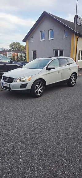 Volvo XC60 3 of 5