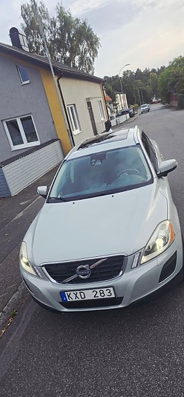 Volvo XC60 2 of 5