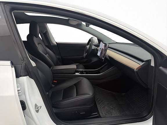 Tesla Model 3 15 of 30