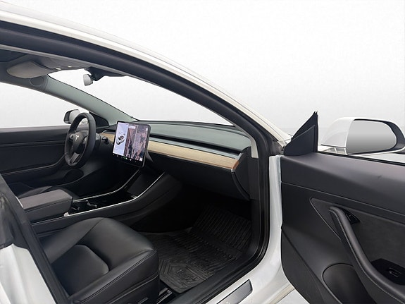 Tesla Model 3 16 of 30