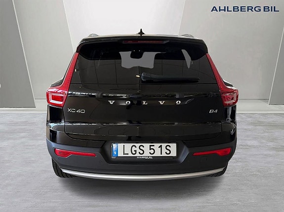 Volvo XC40 7 of 21