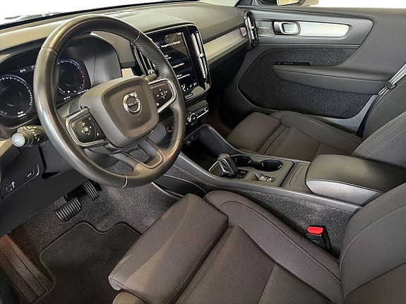 Volvo XC40 9 of 21