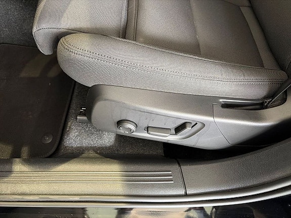 Volvo XC40 11 of 21