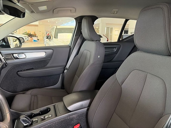 Volvo XC40 10 of 21