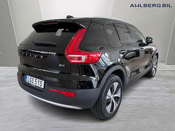 Volvo XC40 6 of 21