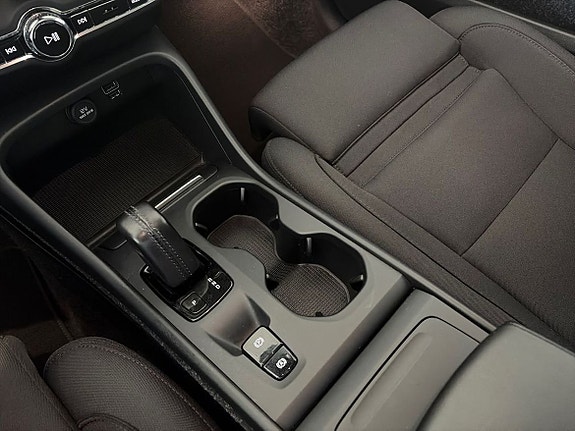 Volvo XC40 17 of 21