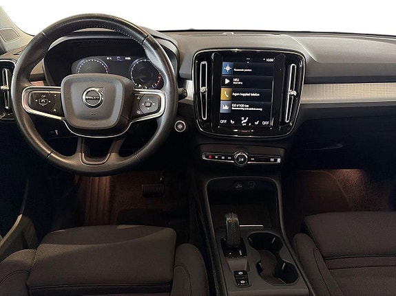 Volvo XC40 13 of 21