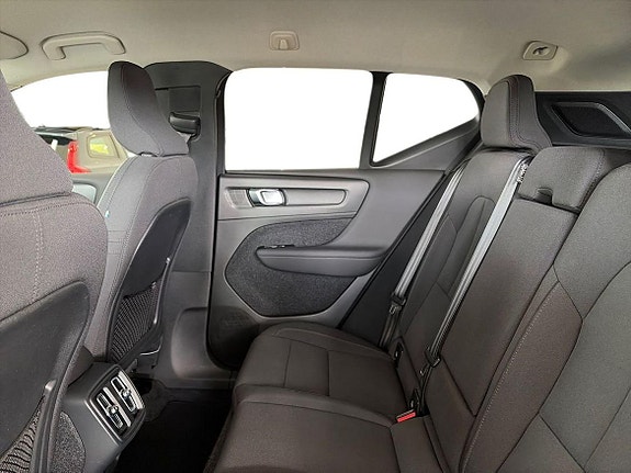 Volvo XC40 12 of 21