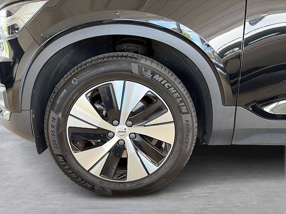 Volvo XC40 8 of 21