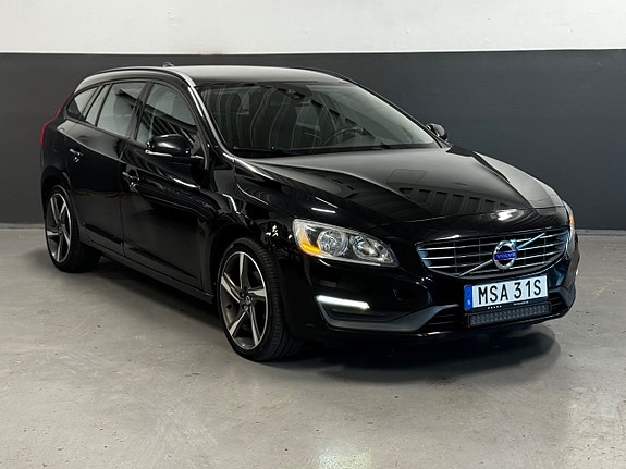Volvo V60 2 of 23