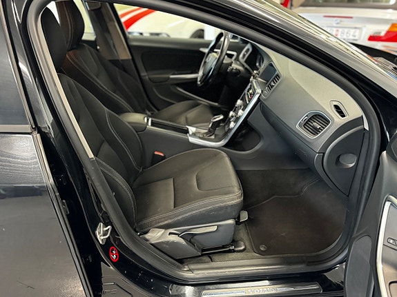 Volvo V60 17 of 23