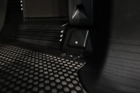 Land Rover Defender 110 20 of 24