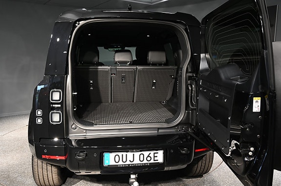 Land Rover Defender 110 19 of 24