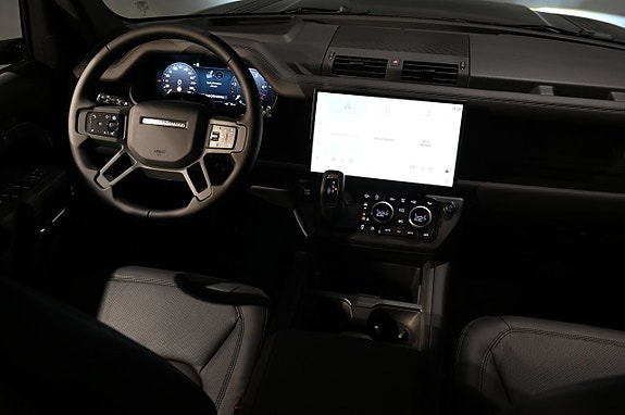 Land Rover Defender 110 11 of 24
