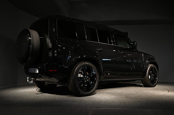 Land Rover Defender 110 6 of 24
