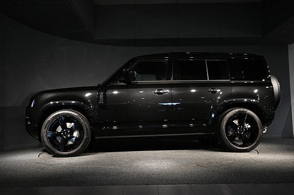 Land Rover Defender 110 3 of 24