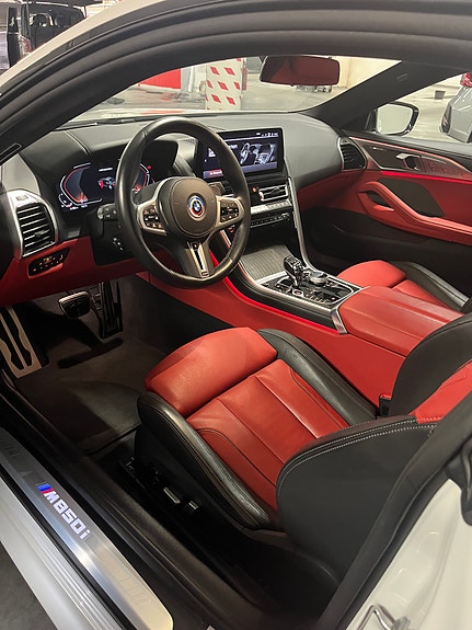 BMW M850i 2 of 5