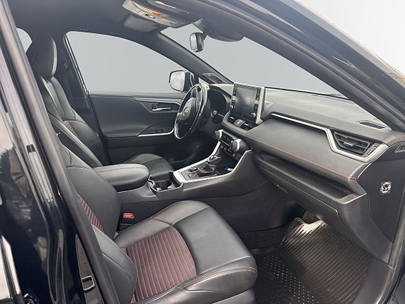 Toyota RAV4 7 of 13