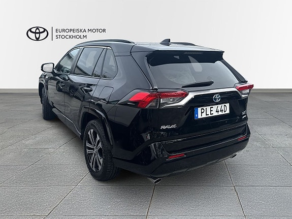 Toyota RAV4 3 of 13