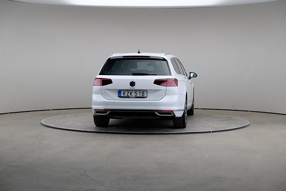 Volkswagen Passat 2 of 3