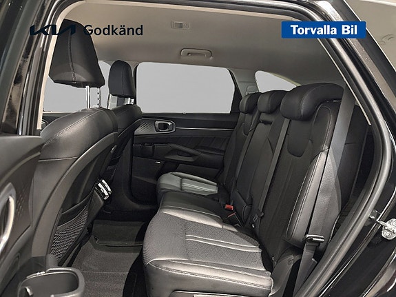 Kia Sorento 10 of 16